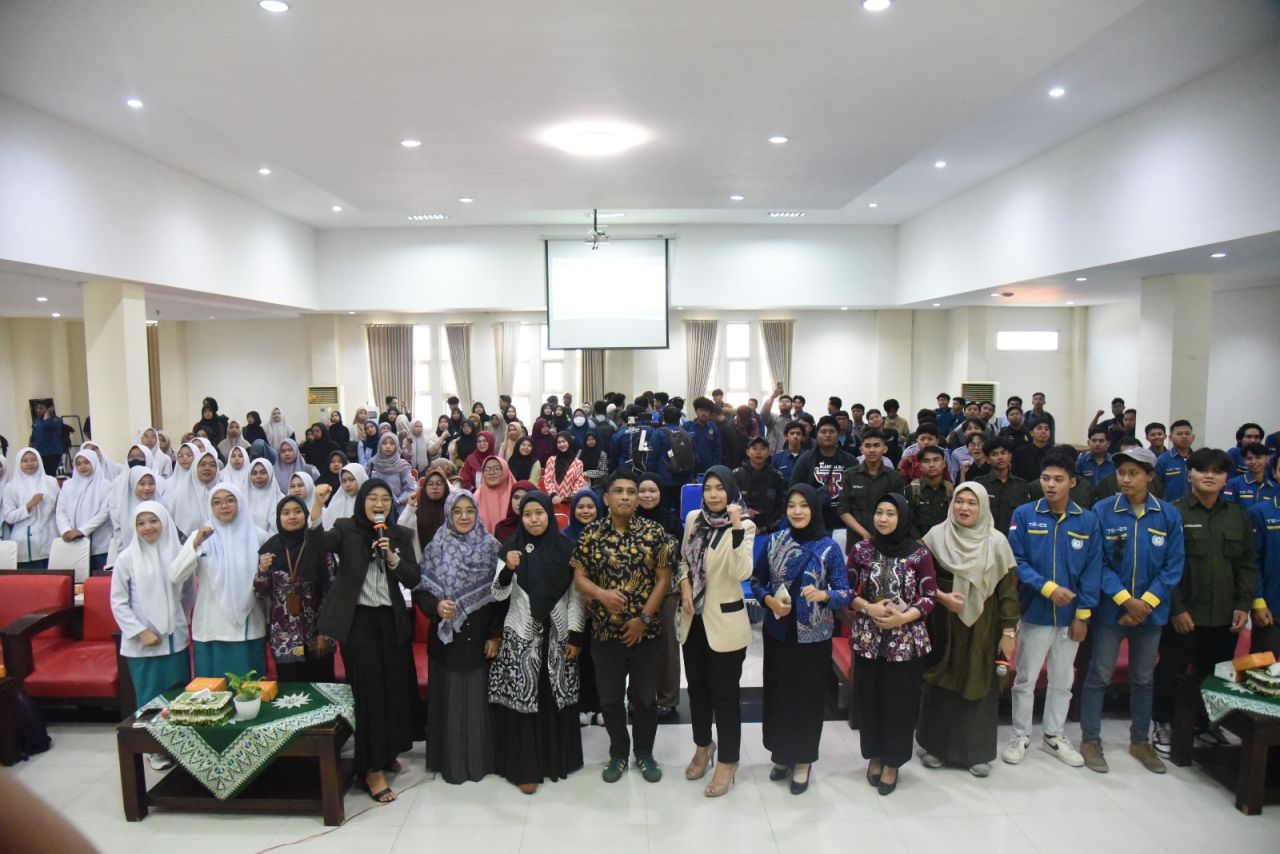 SOSIALISASI - Layanan PPID, SP4N LAPOR dan Call Center Sidoarjo 112 dikenalkan Dinas Kominfo Pemkab Sidoarjo kepada mahasiswa Universitas Muhammadiyah Sidoarjo (Umsida), Selasa (24/06/2025).