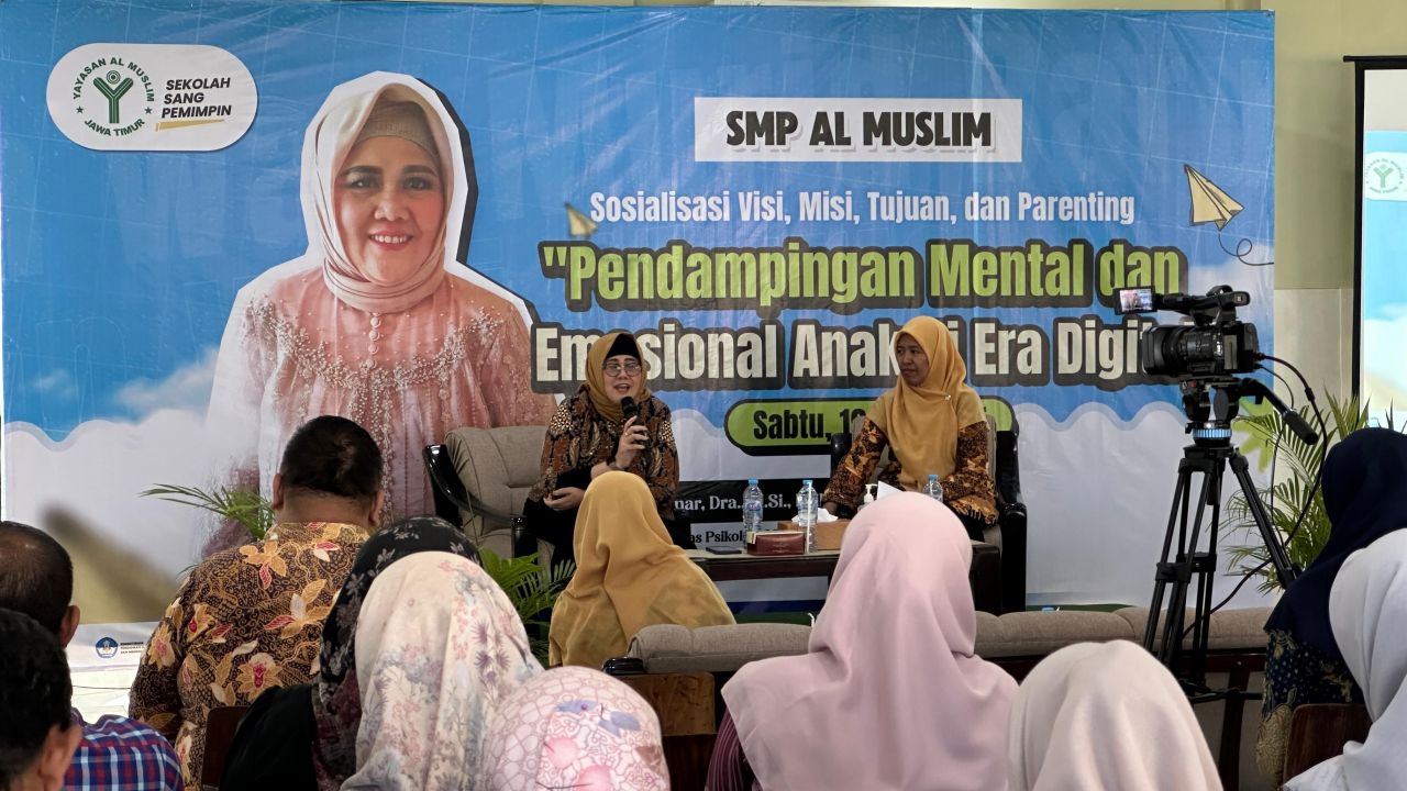 PARENTING - SMP Al Muslim Gelar Sosialisasi dan Parenting bertema Perkuat Pendampingan Mental dan Emosional Anak di Era Digital sekaligus kegiatan rutin tahunan bertajuk Sosialisasi Visi, Misi, Tujuan dan Parenting, Sabtu (19/07/2025).