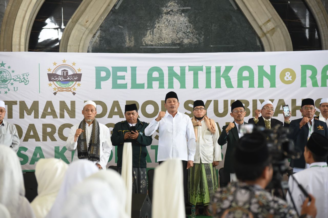 LANTIK - Bupati Sidoarjo Subandi menghadiri acara Pelantikan dan Rapat Kerja (Raker) pengurus Idrarah Syu'biyah Jam'iyah Ahlith Thariqah Al Mu'tabaraha An Nahdliyah (Jatman) dan Idrarah Ghusniyah se Sidoarjo masa khidmat 2025 - 2029, Sabtu (26/07/2025).