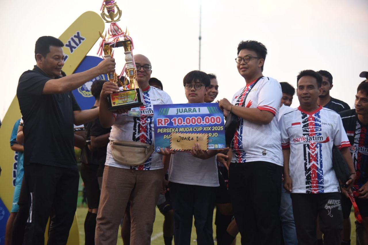 PENUTUPAN - Turnamen Perseka Muda Cup ke XIX Piala Bupati Sidoarjo 2025 resmi ditutup Bupati Sidoarjo, Subandi di Lapangan Sepakbola Perseka Muda Kepuhkiriman, Kecamatan Waru, Sidoarjo, Minggu (27/07/2025) sore.