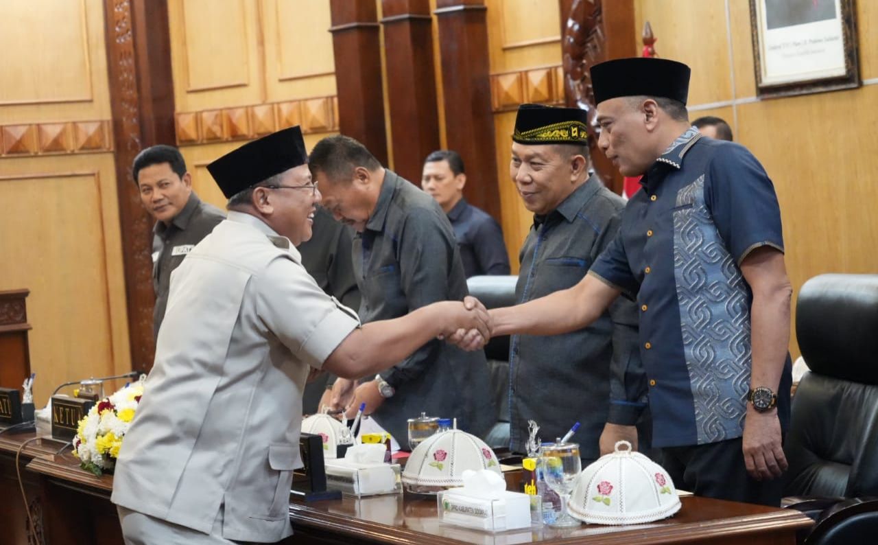 TOLAK - Sejumlah fraksi di DPRD Sidoarjo saat menyampaikan Pandangan Akhir (PA) menolak Laporan Pertanggungjawaban Pelaksanaan (LPP) Bupati Sidoarjo atas APBD Tahun 2024 kemarin.