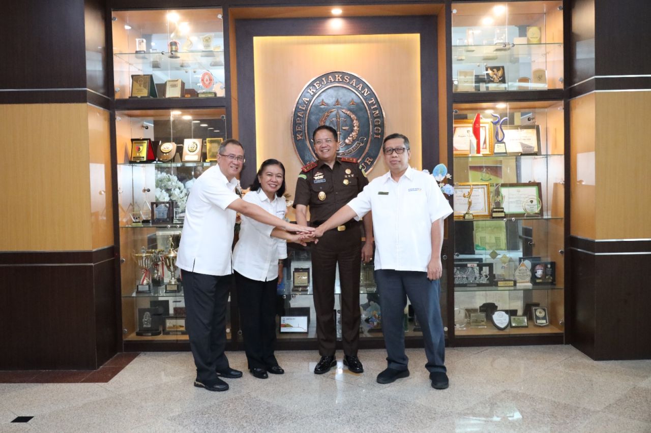 SINERGI - Tiga Kepala Kanwil DJP menggelar audiensi dengan Kepala Kejaksaan Tinggi (Kajati) Jawa Timur (Jatim), Dr Kuntadi SH MH di Kantor Kejati Jawa Timur di Surabaya, Senin (11/08/2025).