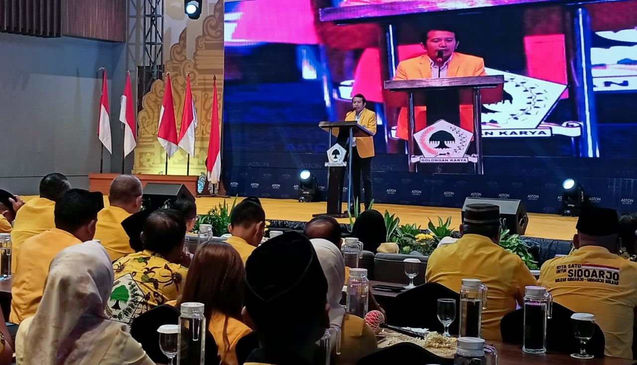 AKLAMASI - Ketua DPD Partai Golkar Kabupaten Sidoarjo, Adam Rusydi kembali terpilih secara aklamasi dalam Musyawarah Daerah (Musda) XI yang digelar di Aston Hotel Sidoarjo, Selasa (12/08/2025) malam.
