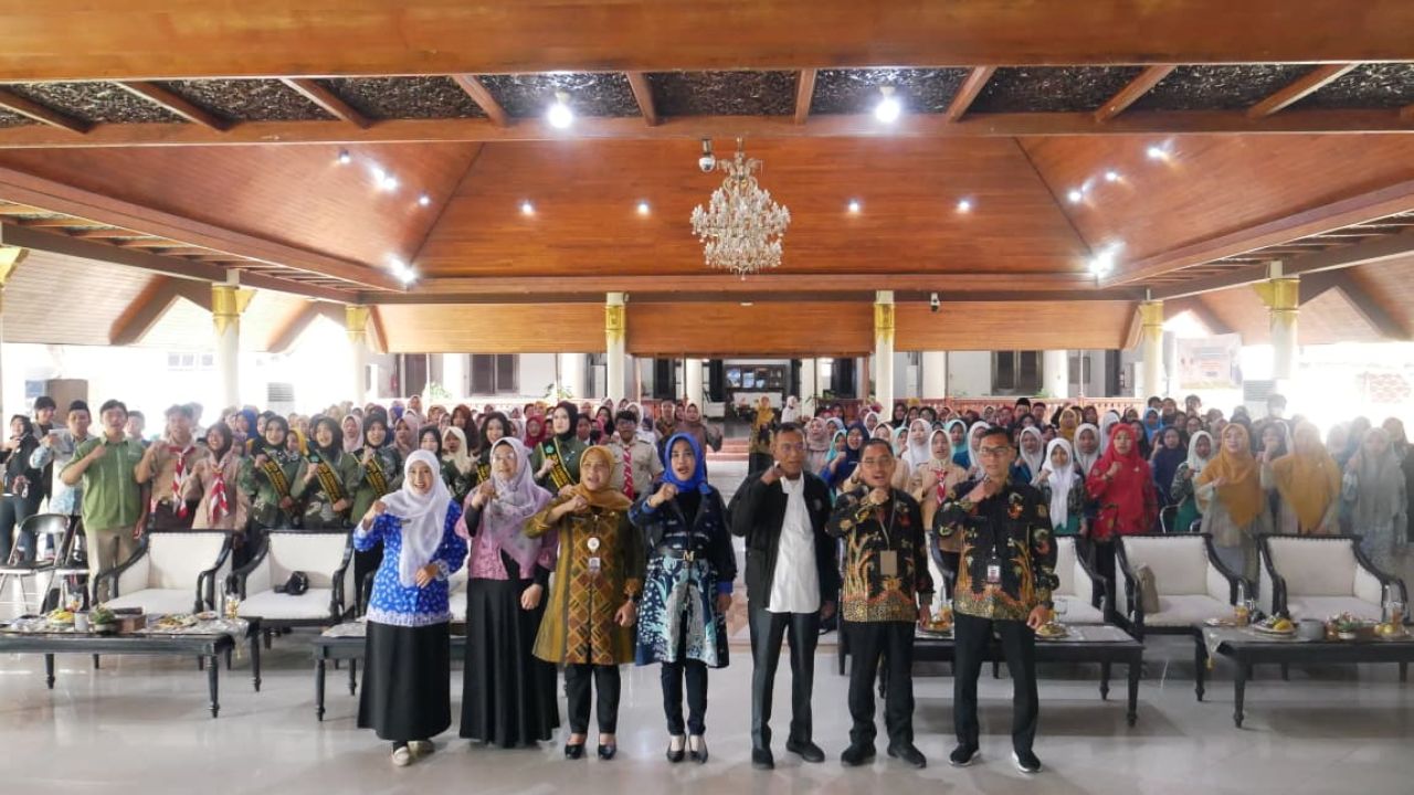 KESEHATAN REMAJA - Wabup Sidoarjo, Mimik Idayana membuka acara Gerakan Cegah Stunting melalui Workshop Kesehatan Remaja Putri dalam Upaya Menuju Generasi Emas di Pendopo Delta Wibawa, Sidoarjo, Kamis (14/08/2025).