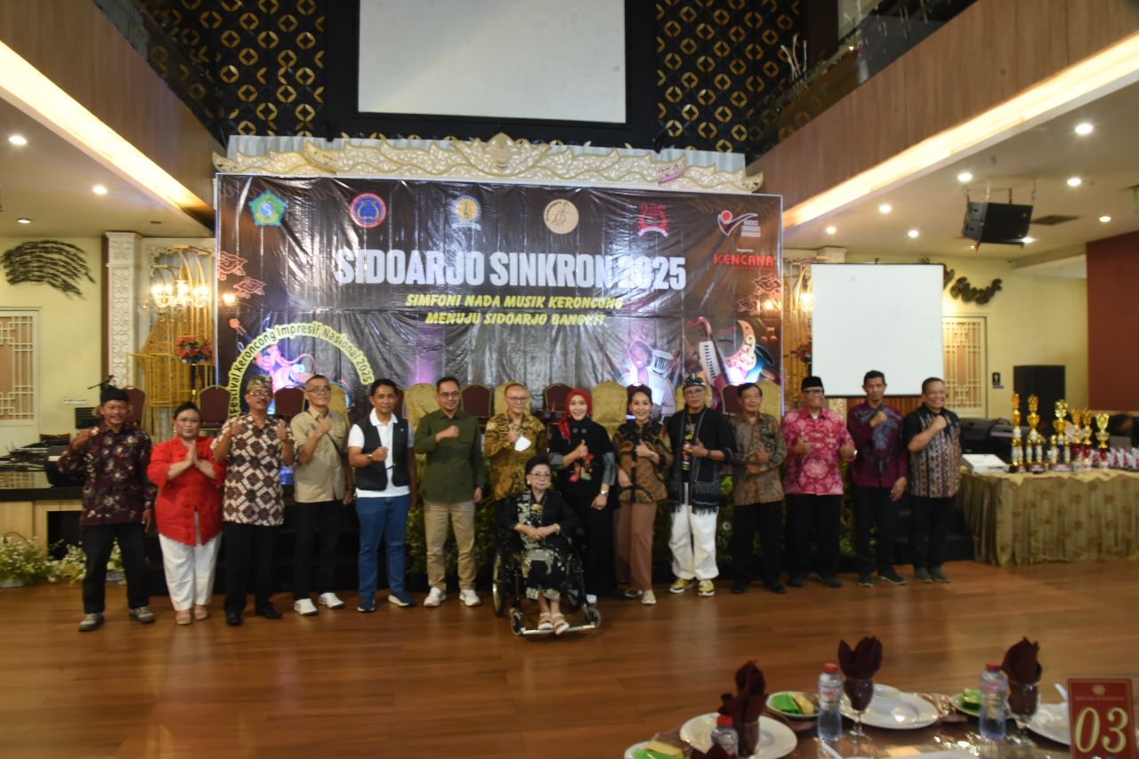BUKA - Wabup Sidoarjo, Mimik Idayana membuka acara Festival Simfoni Nada Musik Keroncong yang digelar di Rumah Makan Handayani Heritage, Kecamatan Buduran, Sidoarjo, Minggu (24/08/2025).
