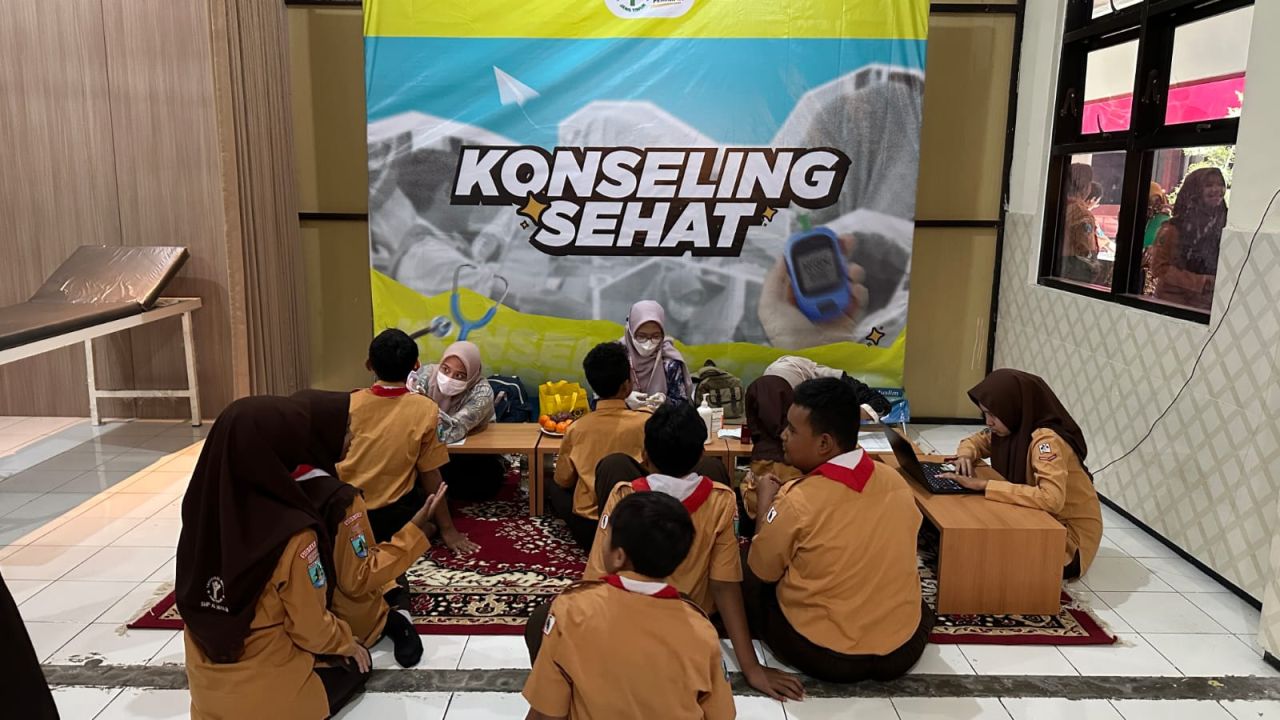 KONSELING - SMP Al Muslim Jatim menggelar kegiatan Konseling Sehat bagi siswa kelas VII bertema Check Your Health, Protect Your Future! Di Aula Sekolah, Kamis (28/08/2025).