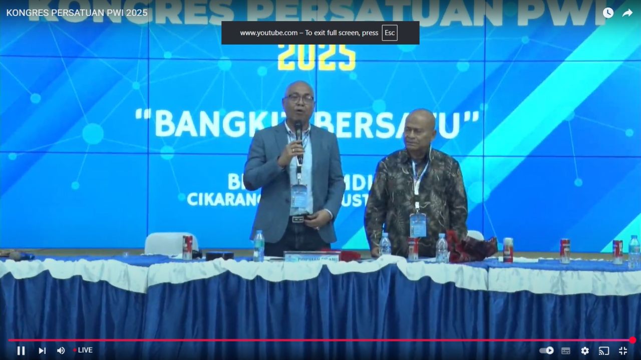 TERPILIH - Mantan Ketua PWI Jawa Timur (Jatim), Akhmad Munir, saat memberikan pernyataan usai terpilih sebagai Ketua Umum PWI Pusat 2025-2030 dalam Kongres Persatuan di Bekasi Jawa Barat, Sabtu (30/08/2025).