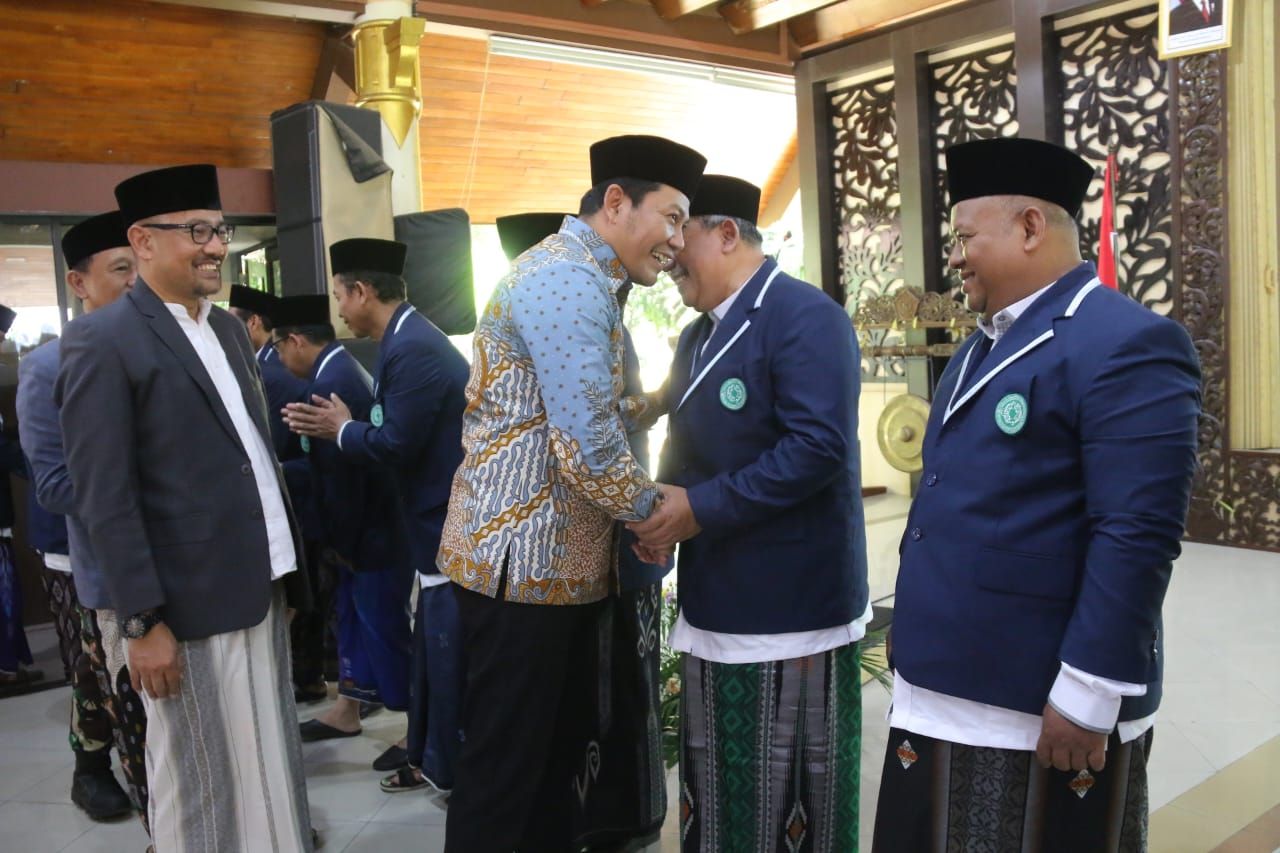 PELANTIKAN - Bupati Sidoarjo Subandi menghadiri Pengukuhan dan Rapat Kerja (Raker) Dewan Pimpinan (DP) Majelis Ulama Indonesia (MUI) masa khidmat Tahun 2025 - 2030 yang digelar di Pendopo Delta Wibawa Sidoarjo, Sabtu (20/09/2025).