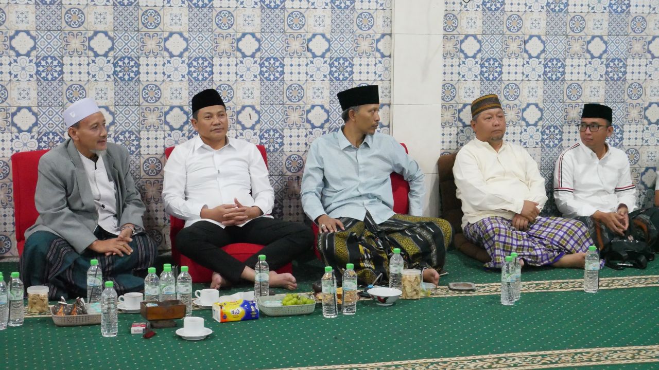 MAULID - Bupati Sidoarjo, Subandi saat menghadiri peringatan Maulid Nabi Muhammad SAW di Pondok Pesantren Tanwirul Afkar Krian, Kecamatan Krian, Kamis (25/09/2025) malam.