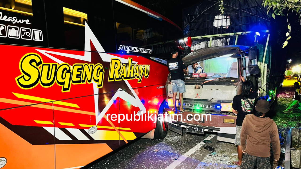 Bus Sugeng Rahayu Patas terlibat kecelakaan dengan truk di Ngawi