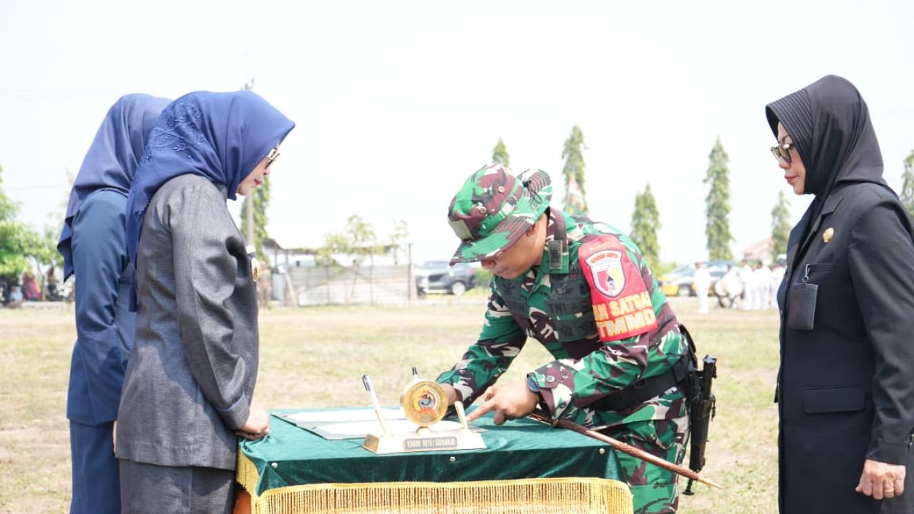 TMMD - Semangat kebersamaan dan gotong royong, Kodim 0816 Sidoarjo membuka pelaksanaan TNI Manunggal Membangun Desa (TMMD) ke 126 Tahun Anggaran 2025 yang digelar di Lapangan Desa Kedondong, Kecamatan Tulangan, Sidoarjo, Rabu (08/10/2025).
