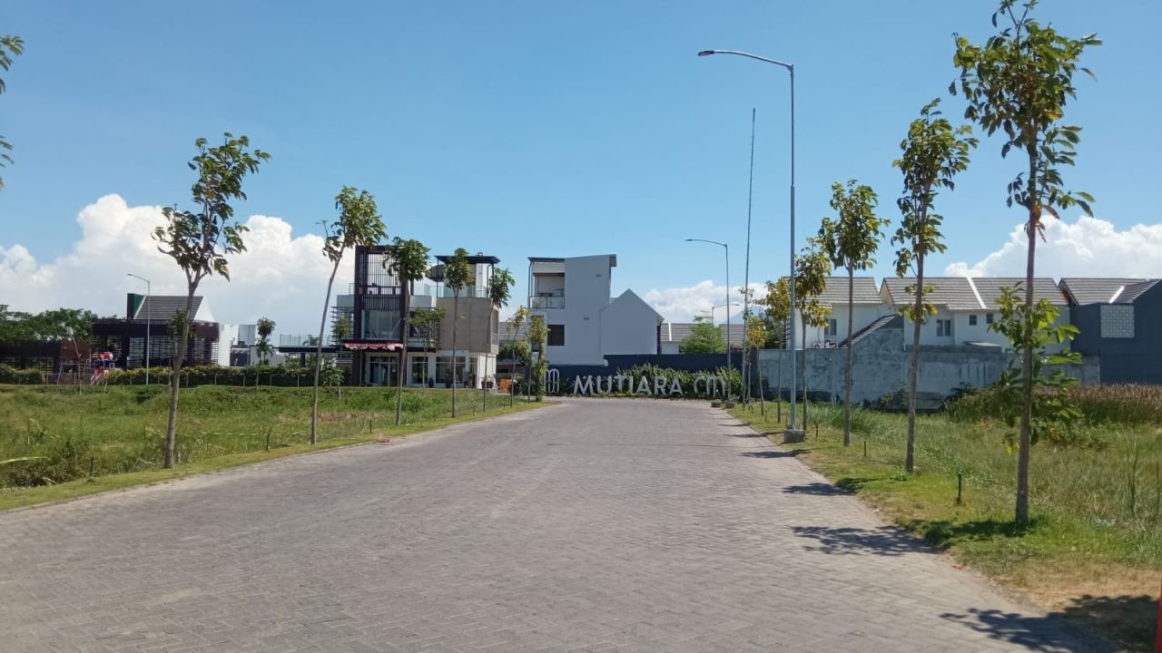 TKD - Sebidang Tanah Kas Desa (TKD) Banjarbendo, Kecamatan Sidoarjo yang dijadikan akses jalan Perumahan Mutiara City berstatus sewa ke Pemerintah Desa (Pemdes) Banjarbendo tiga tahunan, Jumat (17/10/2025).