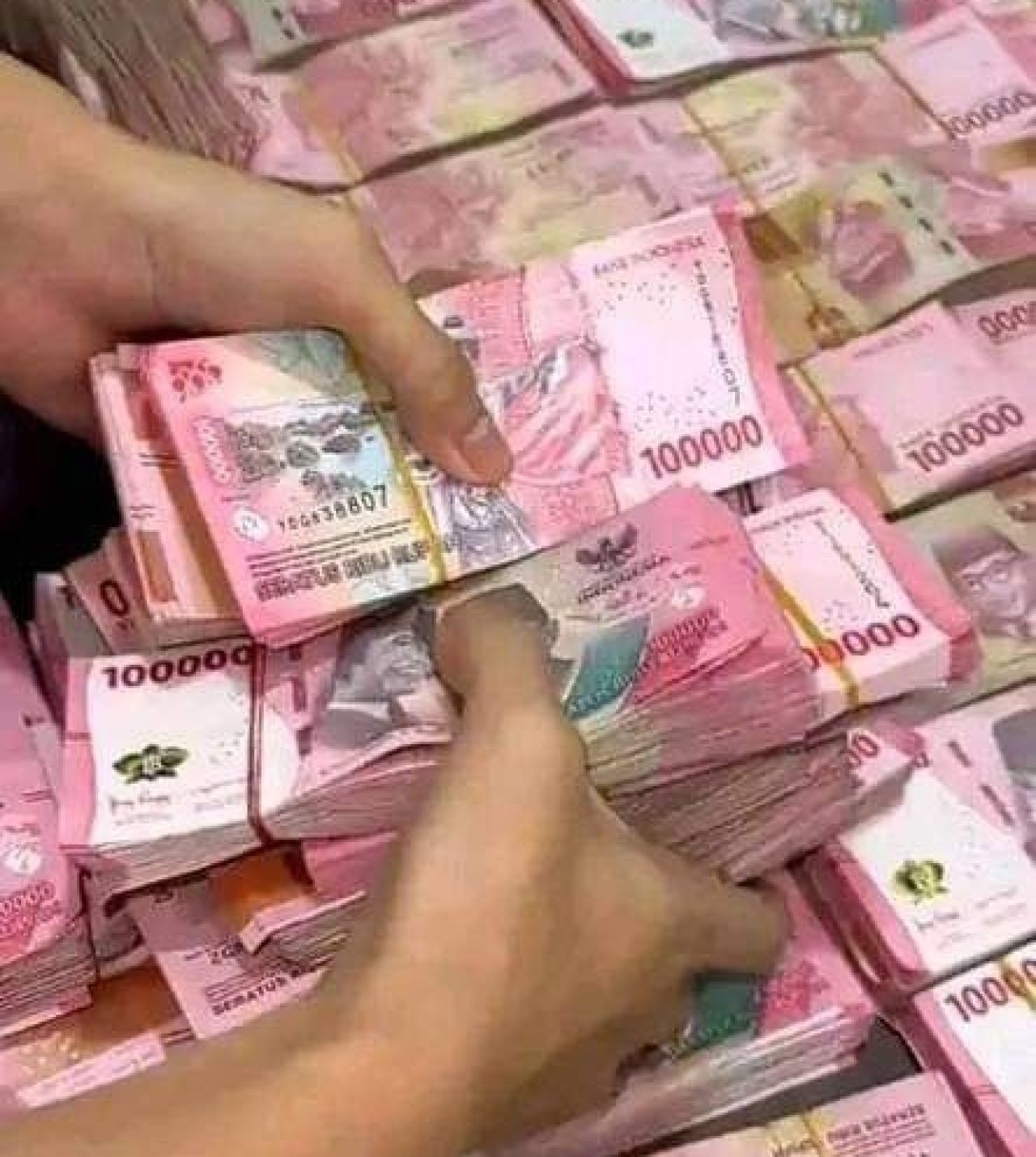 Ilustrasi Uang ngendon yang dimasukkan dalam deposito dengan harapan mendapatkan deposito bunga bank.