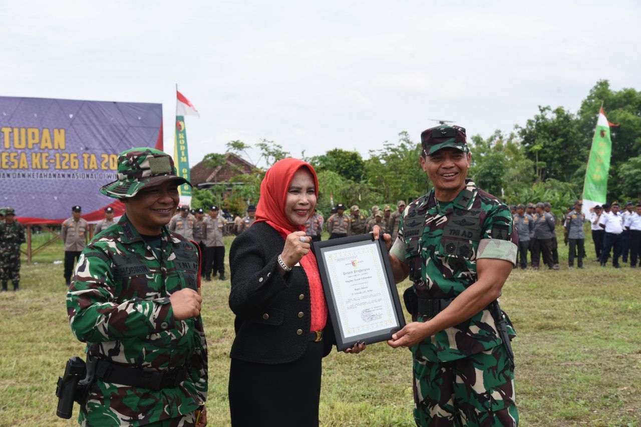 TUTUP - Pelaksanaan kegiatan TNI Manunggal Membangun Desa (TMMD) ke 126 Tahun Anggaran 2025 yang dilaksanakan Kodim 0816 Sidoarjo secara resmi ditutup, Kamis (06/11/2025).