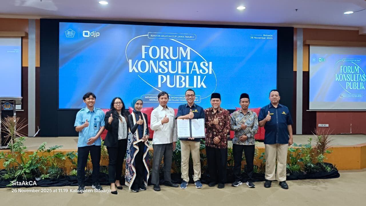 KONSULTASI - Kepala Kantor Wilayah (Kanwil) DJP Jawa Timur II, Kindy Rinaldy Syahrir membuka acara Forum Konsultasi Publik (FKP) di Aula Mojopahit, Gedung Kanwil DJP Jawa Timur II, Rabu (26/11/2025).