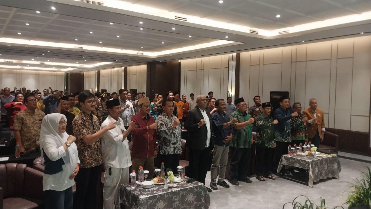 BUKA - Para Presidium Majelis Wilayah (MW) Jatim bersama para presidium MD KAHMI Sidoarjo saat pembukaan Musda II MD KAHMI Sidoarjo di Sun City Hotel, Sidoarjo, Minggu (30/11/2025).