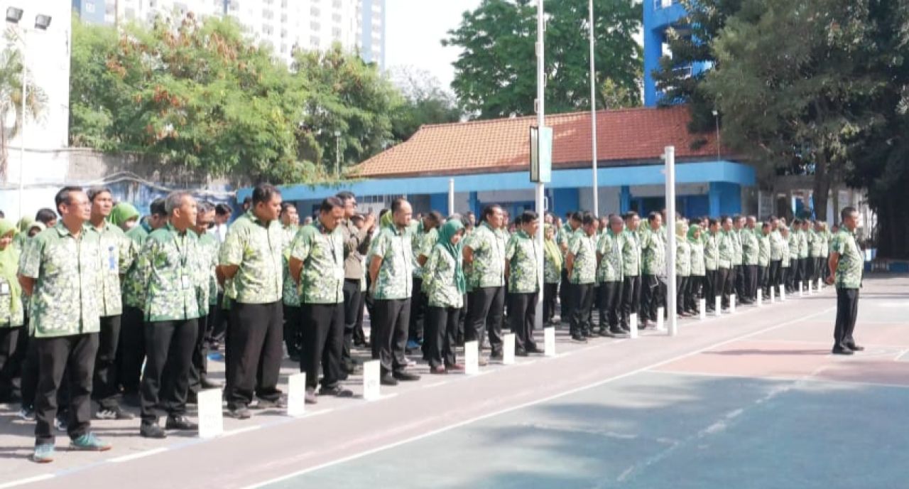 APEL - Para pegawai Perumda Delta Tirta Sidoarjo yang berada di kantor pusat JL Pahlawan Kota Sidoarjo saat menjalani apel bersama beberapa waktu lalu.