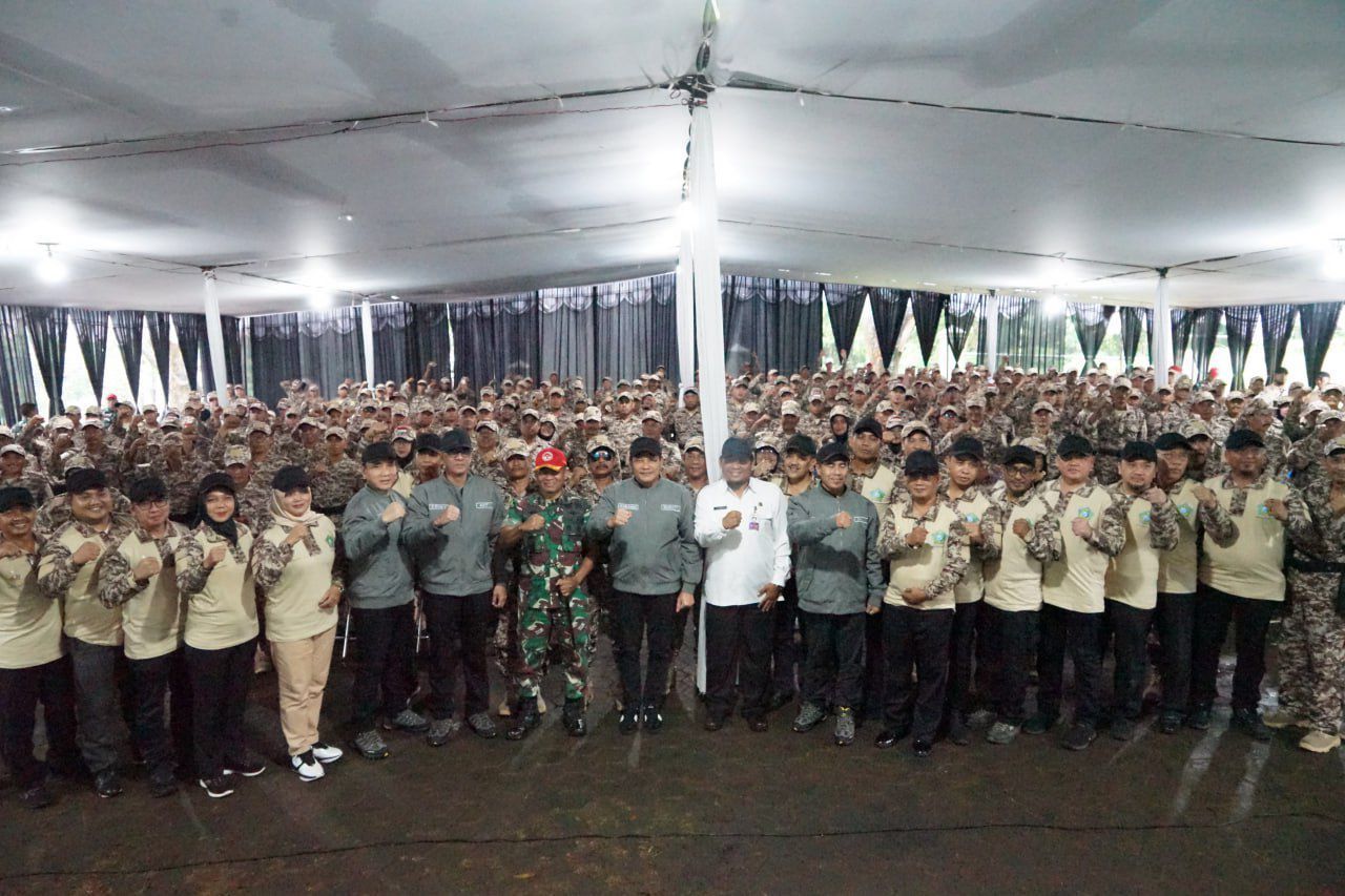 BUKA - Bupati Sidoarjo Subandi membuka acara Retret seluruh Kepala Desa (Kades) se Kabupaten Sidoarjo yang digelar di Puslat Rindam V/Brawijaya Malang selama tiga hari yakni mulai tanggal 3 sampai 5 Desember 2025, Rabu (03/12/2025).