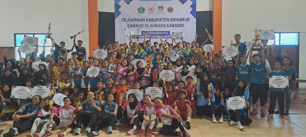 KEJURKAB - Federasi Olahraga Kabaddi Seluruh Indonesia (FOKSI) Kabupaten Sidoarjo sukses menggelar Kejurkab Kabaddi Sidoarjo 2025 perdana yang digelar dua hari yang menarik 129 atlet Kabaddi untuk berlaga, Minggu (07/12/2025).