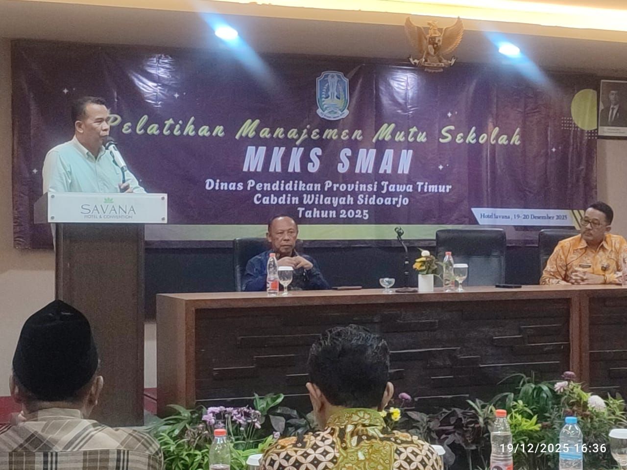 PELATIHAN - Kepala Cabang Dinas Pendidikan Wilayah Sidoarjo Dr Kiswanto membuka acara pelatihan manajemen mutu sekolah MKKS SMAN Dinas Pendidikan Provinsi Jatim di salah satu hotel di Malang, Jum'at (19/12/2025).