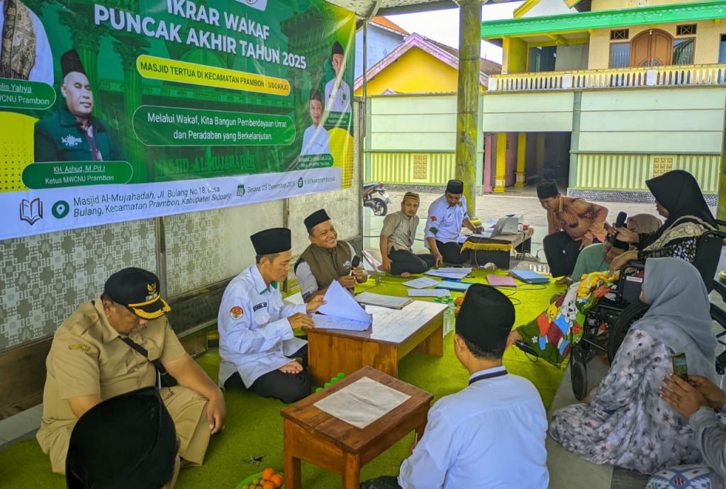 IKRAR - Lembaga Wakaf dan Pertanahan (LWP) MWC NU Prambon menggelar prosesi Ikrar Wakaf massal 9 rumah ibadah di Masjid Al Mujahadah, Desa Bulang, Kecamatan Prambon yang dikenal sebagai masjid tertua di Kecamatan Prambon, Selasa (23/12/2025).