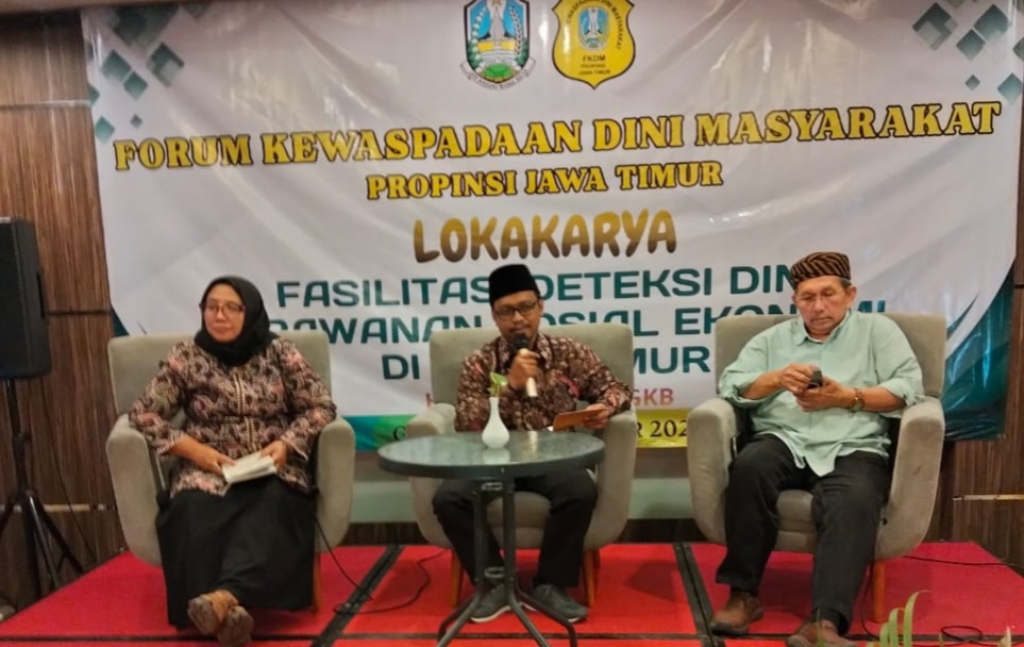 DISKUSI - FKDM Jatim menggelar Diskusi Terpumpun (FGD) untuk menyusun naskah akademik (Policy Paper) soal penggunaan gadget pada anak usia sekolah di Hotel Horison Gresik, Minggu (21/12/2025).