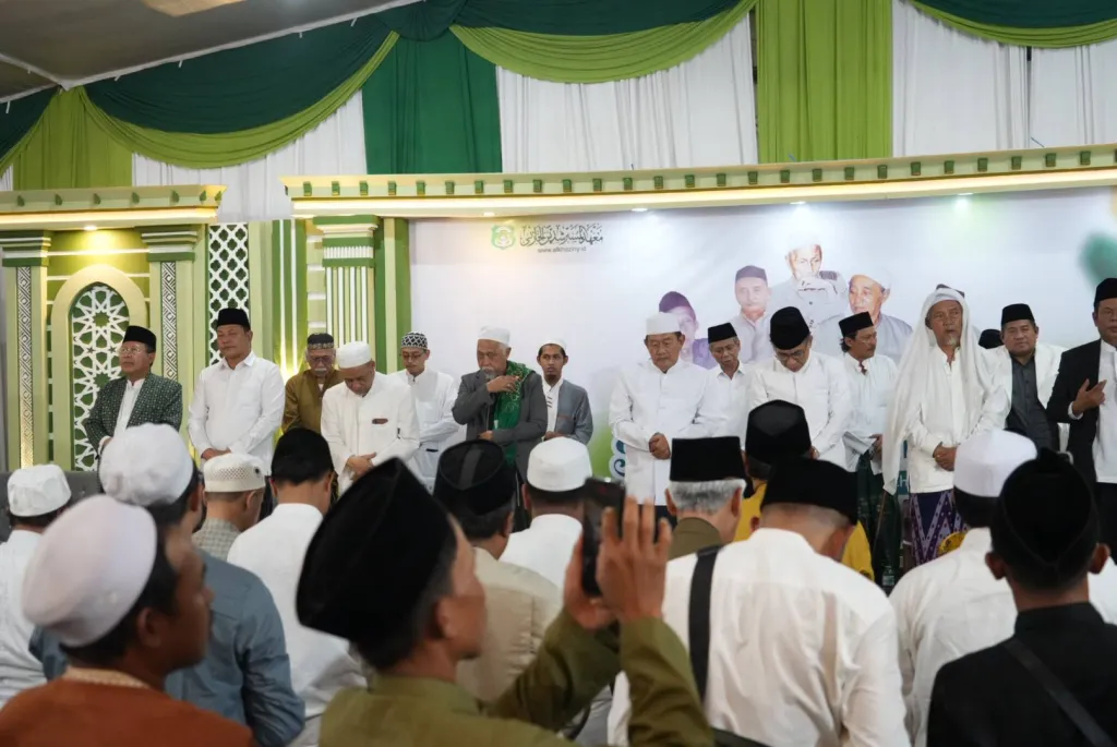 Dihadiri Ketua PBNU dan Para Pengasuh Ponpes Besar, Bupati Sidoarjo Khidmat di Haul Masyayikh Ponpes Al Khoziny