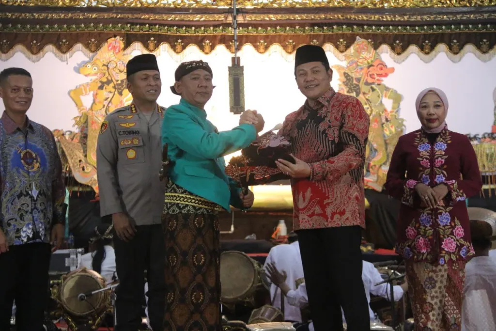Lakon Semar Bangun Kayangan Ramaikan Pagelaran Wayang Kulit Rangkaian Harjasda ke 167 di Kota Delta