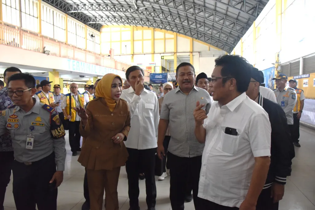 Dikunjungi Komisi V DPR RI, Wabup Sidoarjo Sambat Jalan Rusak dan Banjir, Sekdaprov Siapkan Mode Transportasi Massal