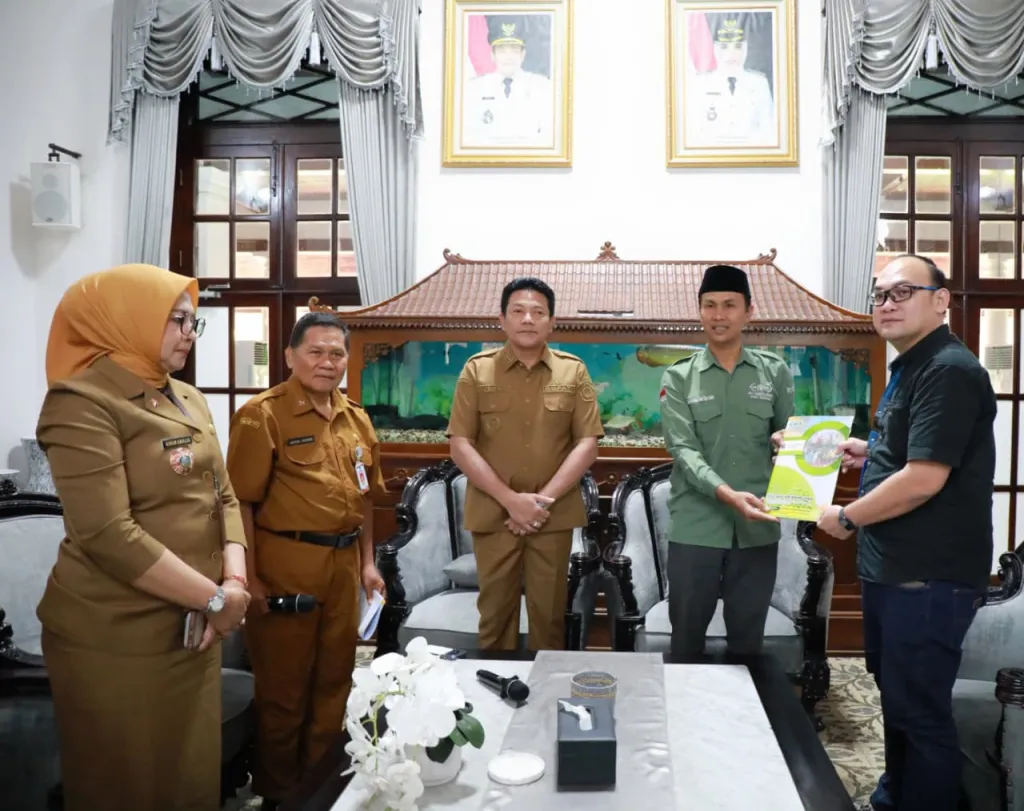 MoU - Bupati Sidoarjo Subandi mendukung penandatanganan nota kesepahaman (MoU) LAZISNU dan manajemen ritel modern di Sidoarjo soal pengelolaan kotak infaq di seluruh gerai, Senin (03/02/2026).