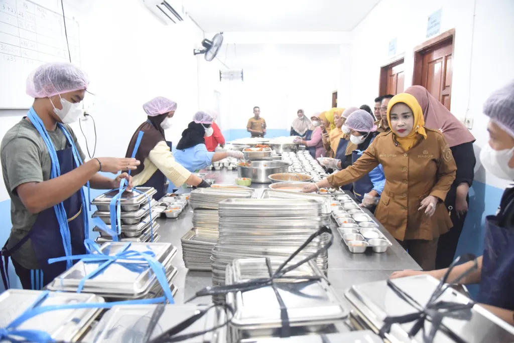 Tiga Bulan Beroperasi Sudah Penuhi Standar, SPPG Kepuhkemiri Tulangan Disidak Wabup Sidoarjo