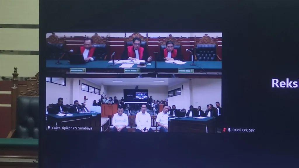 Sidang Perdana Dugaan Korupsi Bupati Ponorogo Nonaktif Sugiri Dkk Mulai Disidangkan, Kerahkan 12 Pengacara Kondang