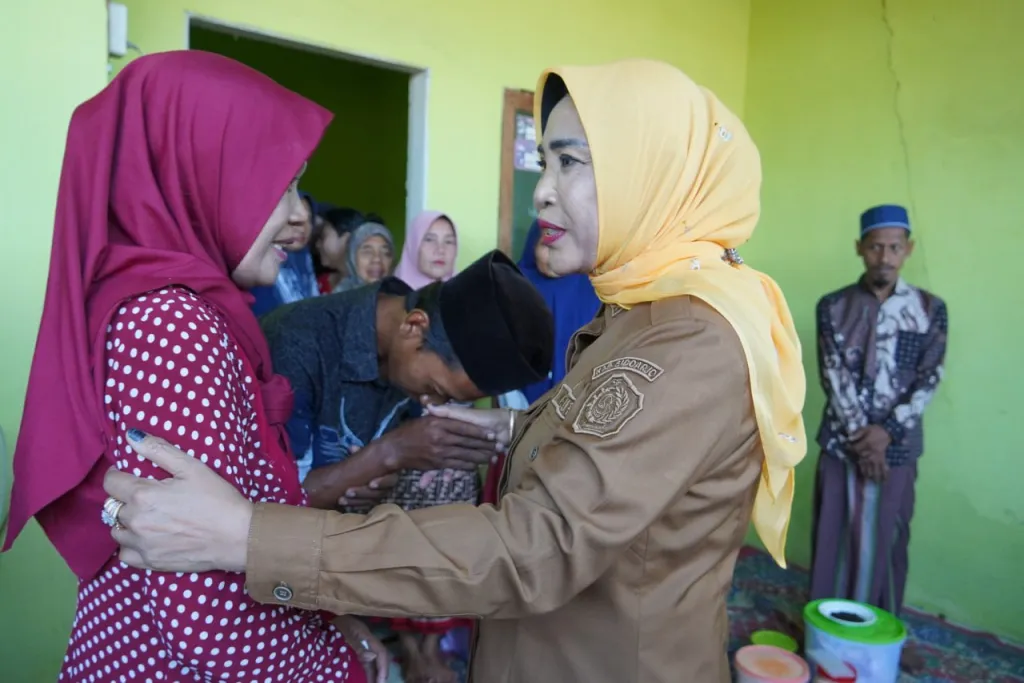 Ingatkan Ekstra Waspada, Wabup Sidoarjo Takziah ke Rumah Balita 2 Tahun Korban Tenggelam di Sungai Kalidawir