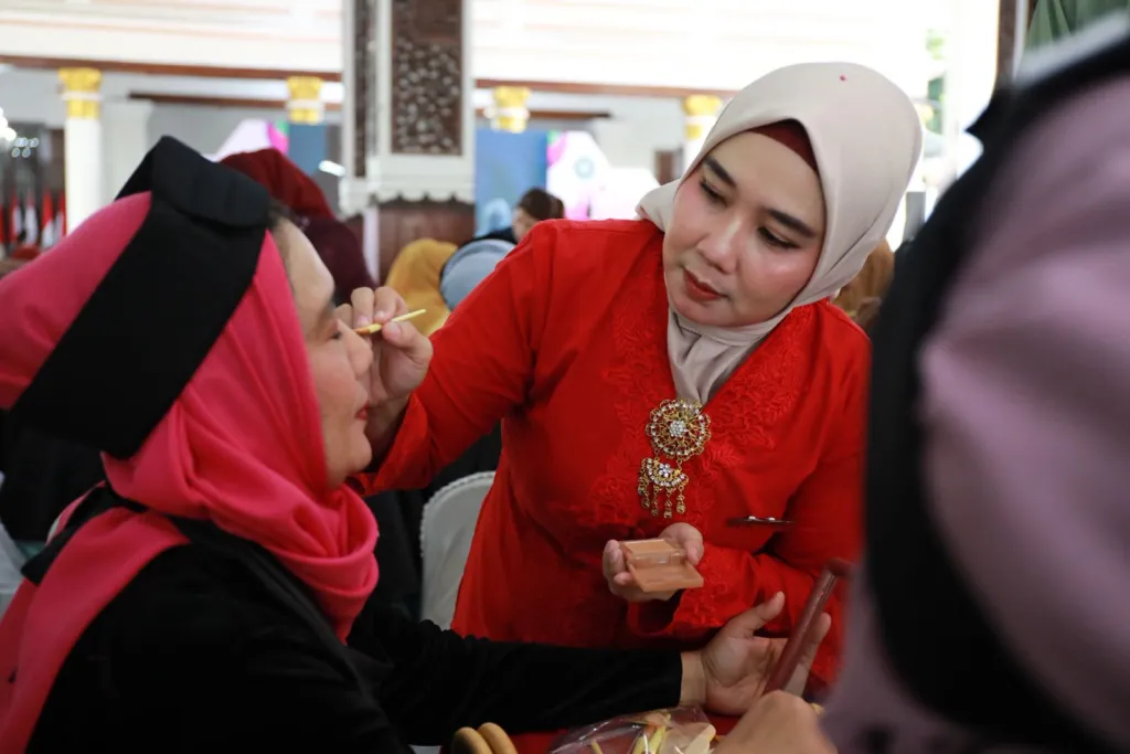Istri Bupati Ajak Perempuan Kartini Masa Kini, Jadi Agen Perubahan Perkuat Norma Kekeluargaan