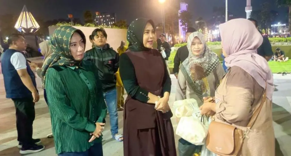 Sidak Alun - Alun Sidoarjo, Wabup Mimik Idayana Usulkan UMKM Boleh Berjualan Asal Tertata dan Tertib