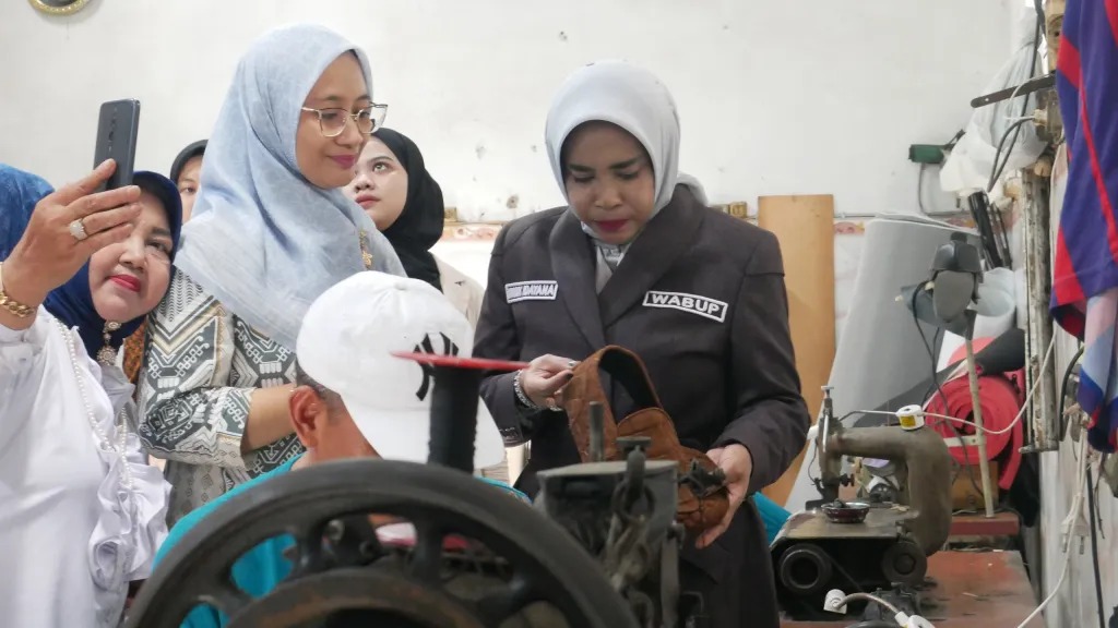 Wabup Sidoarjo Kunjungi Galeri Givari Shoes, Apresiasi Kualitas Produknya Dorong Produk UMKM Naik Kelas