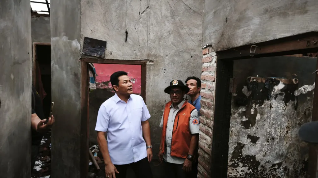 Bantu Cetak Ijazah Terbakar, Bupati Sidoarjo Pastikan Rumah Korban Kebakaran di Grinting Tulangan Bakal Direnovasi