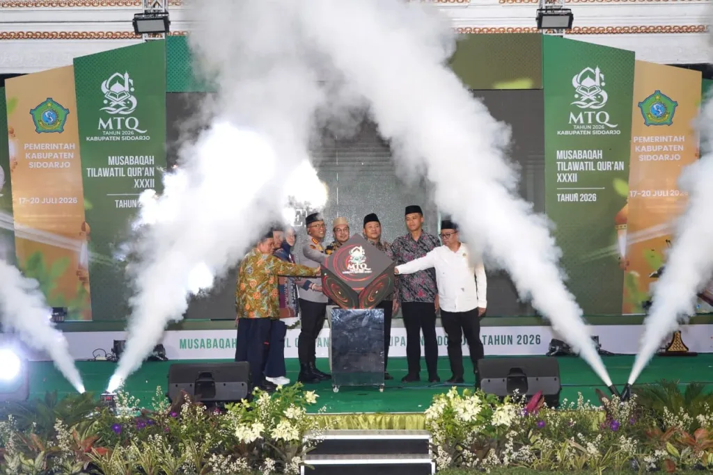 BUKA - Bupati Sidoarjo Subandi bersama Forkopimda Sidoarjo membuka gelaran bergengsi Musabaqah Tilawatil Qur’an (MTQ) Tingkat Kabupaten Sidoarjo XXXII Tahun 2026, Jumat (17/07/2026) malam.