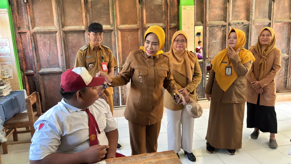 Meski Murid Hanya 12 Siswa, Wabup Mimik Idayana Pastikan SDN 3 dan 4 Kupang Terpencil di Jabon Bakal Direhab Total