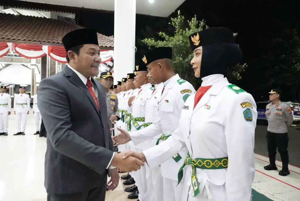 Kukuhkan 77 Paskibraka Sidoarjo, Bupati Subandi Serukan Jadilah Generasi Penerus yang Jaga Kehormatan Bangsa