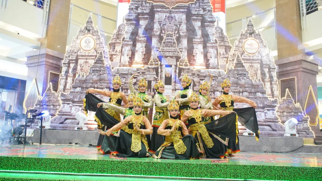 Ubah Mall Jadi Kelas Terbuka, 74 Siswa Spemduta Guncang Royal Plaza Surabaya Lewat Pentas Wonderland