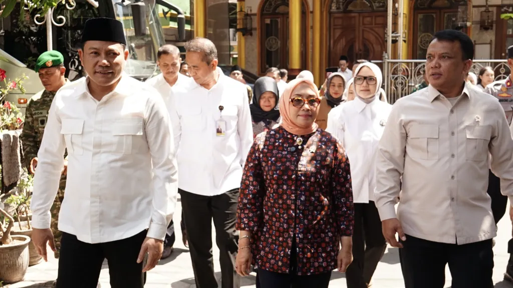 Usai 748 Santri dan Pelajar Sidoarjo Keracunan Massal, BGN Suspend SPPG, Copot Kepala Dapur, Terjunkan Tim Investigasi