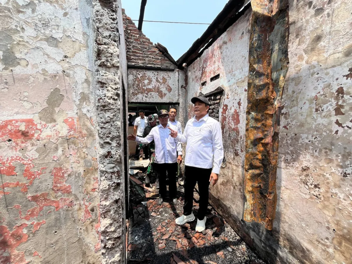 Gerak Cepat Pemkab Sidoarjo, Bupati Subandi Sidak Rumah Korban Kebakaran di Sukodono, Target Perbaikan Minggu Ini