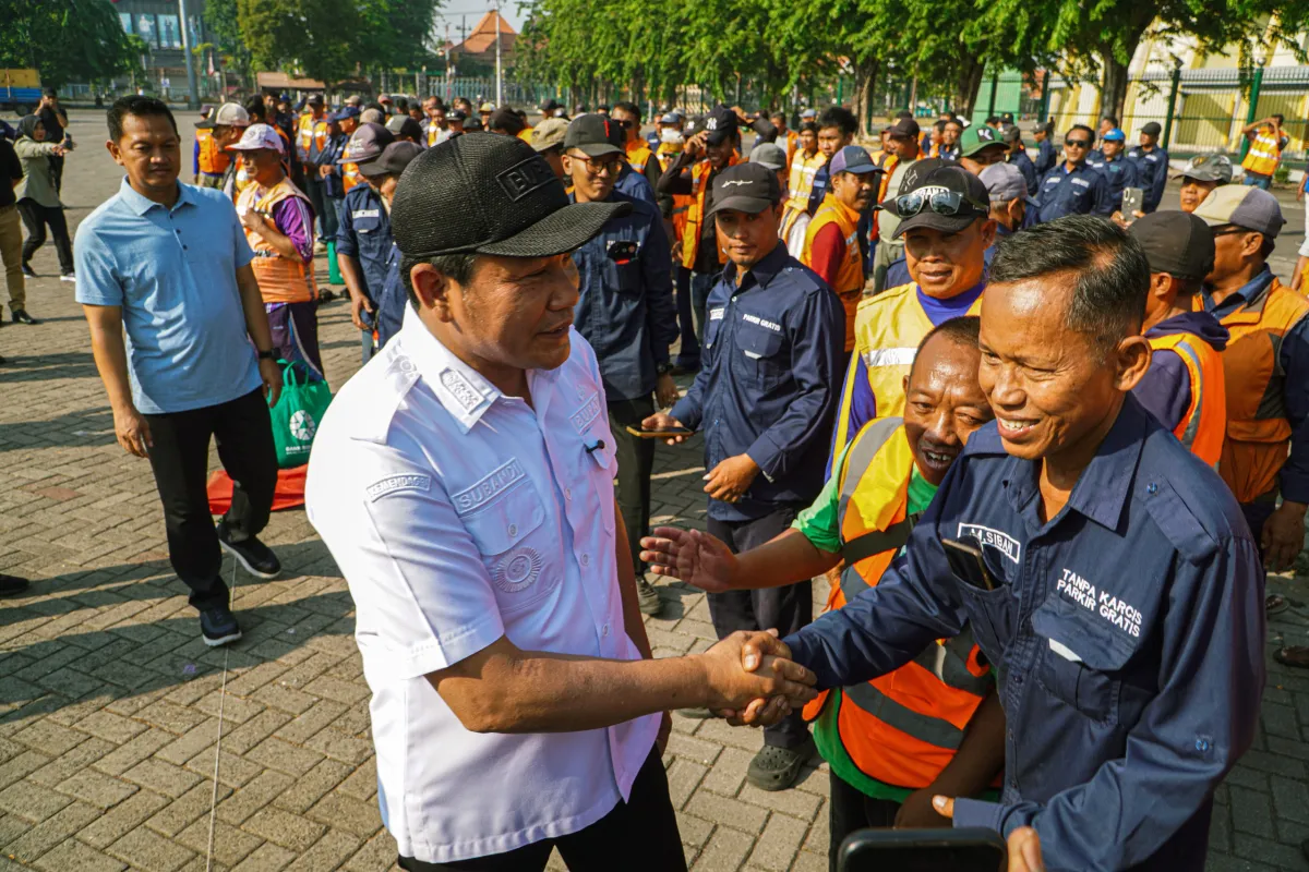 Tunggakan Capai Rp 900 Juta, Bupati Subandi Tegaskan Digitalisasi Parkir Sidoarjo, Jukir Nakal Siap-Siap Didepak