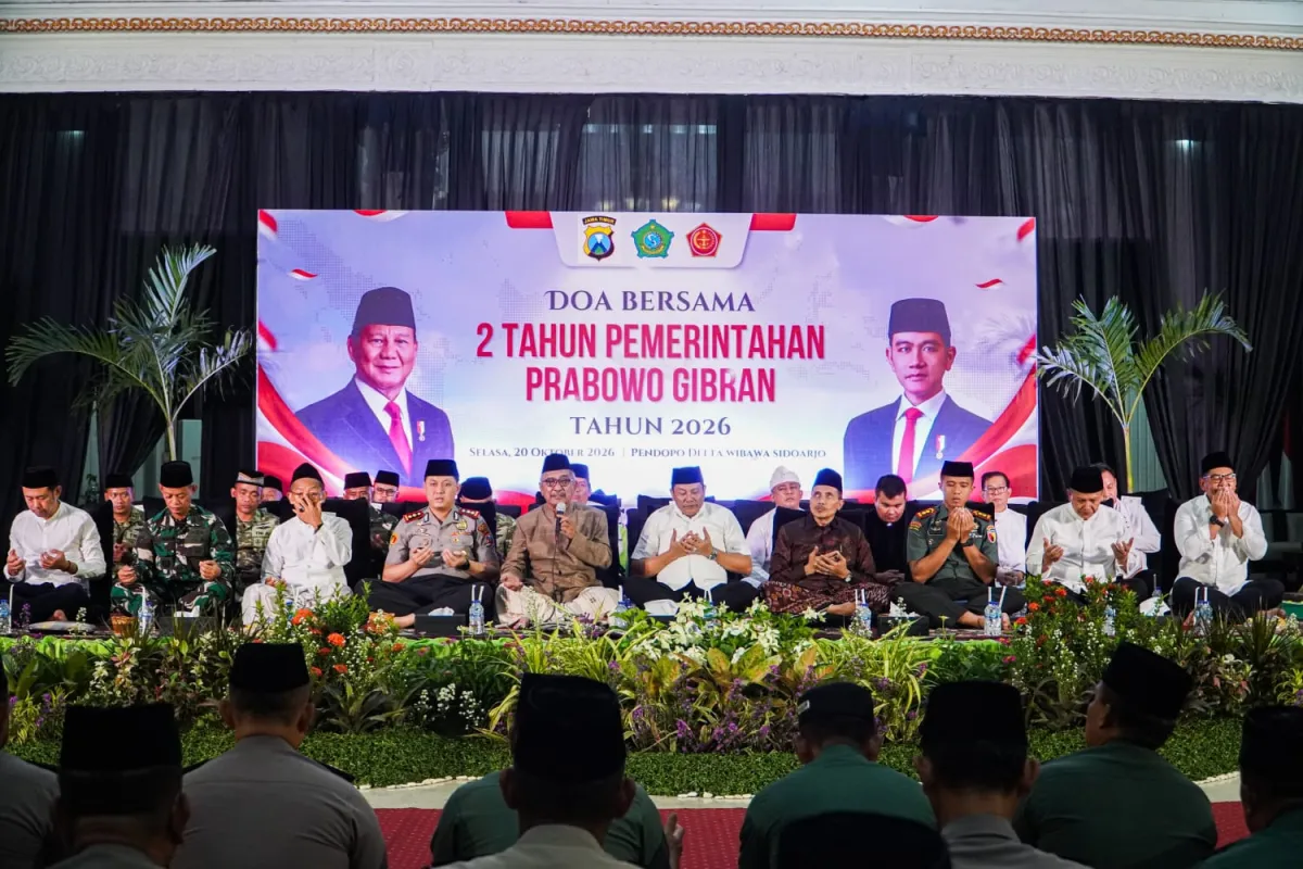DOA BERSAMA - Bupati Sidoarjo Subandi bersama Forkopimda Sidoarjo menggelar Doa Bersama untuk memperingati dua tahun masa pemerintahan Presiden Prabowo Subianto dan Wakil Presiden Gibran Rakabuming Raka di Pendopo Delta Wibawa, Selasa (20/10/2026) malam.