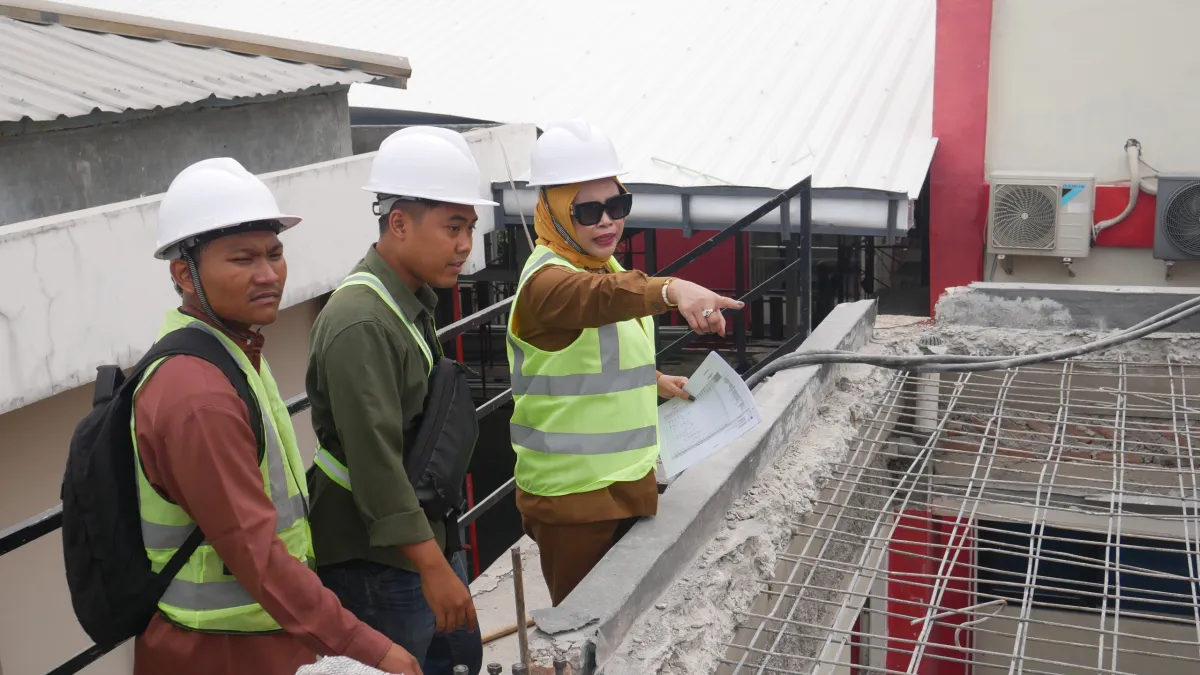 Pastikan Bebas Akal-Akalan, Wabup Mimik Sidak Proyek Gedung Mawar Merah Putih RSUD Notopuro Senilai Rp 8,6 Miliar