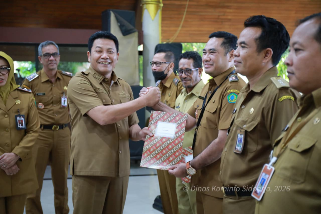 SAKIP - Bupati Sidoarjo Subandi melaksanakan Penandatanganan Perjanjian Kinerja Kepala Perangkat Daerah dan Penandatangan Perjanjian Kerjasama (PKS) PPPK Paruh Waktu di Pendopo Delta Wibawa, Sidoarjo, Selasa (27/01/2026).