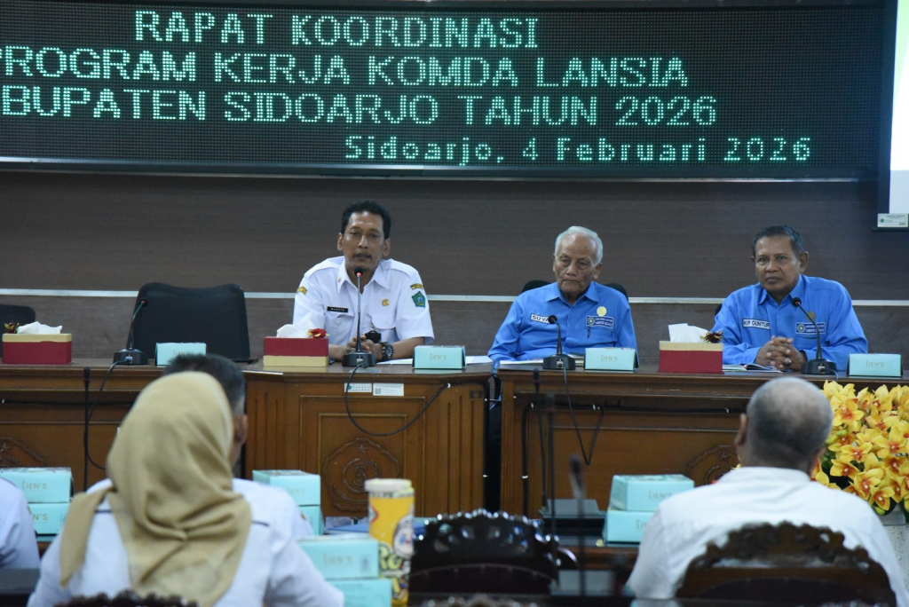 AKTIFKAN - Kepala Dinsos Pemkab Sidoarjo Martha Wara Kusuma bakal menghidupkan Komda Lansia tingkat kecamatan saat Rakor Program Kerja Komda Lansia di Ruang Delta Karya Setda Sidoarjo, Rabu (04/02/2026).