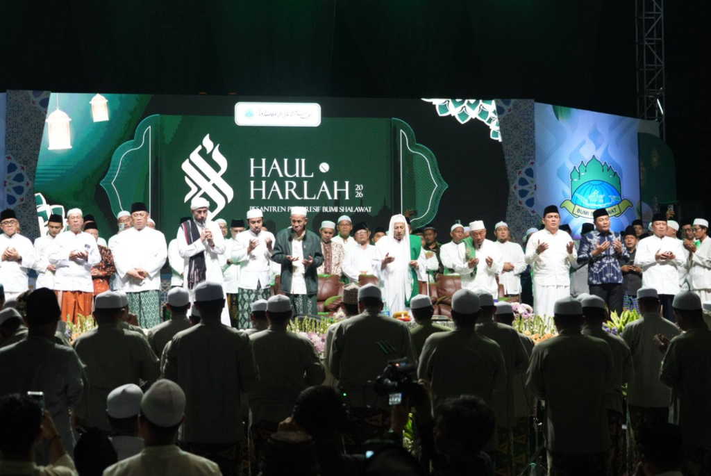 HAUL - Bupati Sidoarjo Subandi bersama jajaran Forkopimda Sidoarjo menghadiri acara Haul dan Hari Lahir (Harlah) Pesantren Progresif Bumi Shalawat Sidoarjo Tahun 2026, Senin (10/02/2026) malam.
