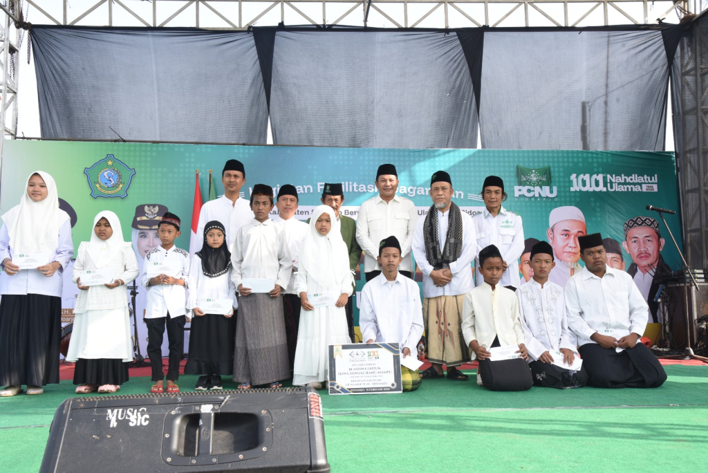 DUKUNG - Bupati Sidoarjo Subandi menegaskan komitmen Pemkab mendukung kemajuan PCNU saat Apel Kader NU saat memperingati Harlah ke 100 NU di makam KH Anas Al Ayyubi di Eks Desa Jatirejo, Kecamatan Porong, Sidoarjo, Minggu (15/02/2026).